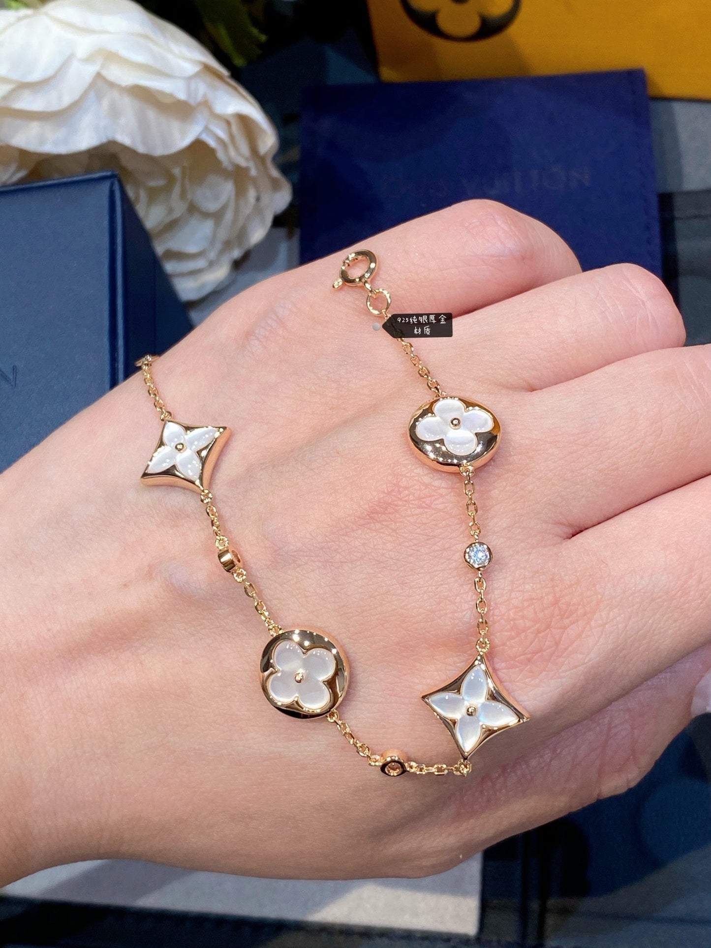 ¡®Lume Jewels¡¯STAR AND SUN 4 MOTIF WHITE MOP PINK GOLD BRACELET