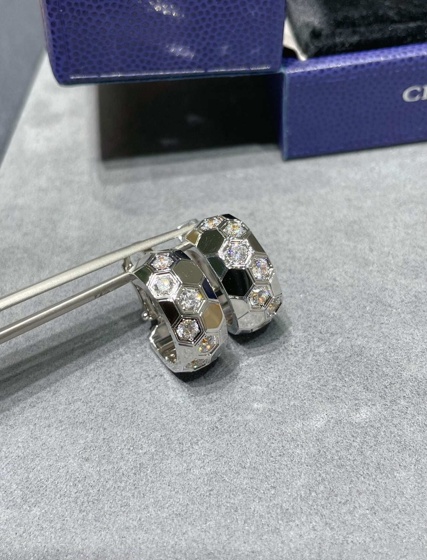 ¡®Lume Jewels¡¯BEE LOVE DIAMOND HOOP EARRINGS