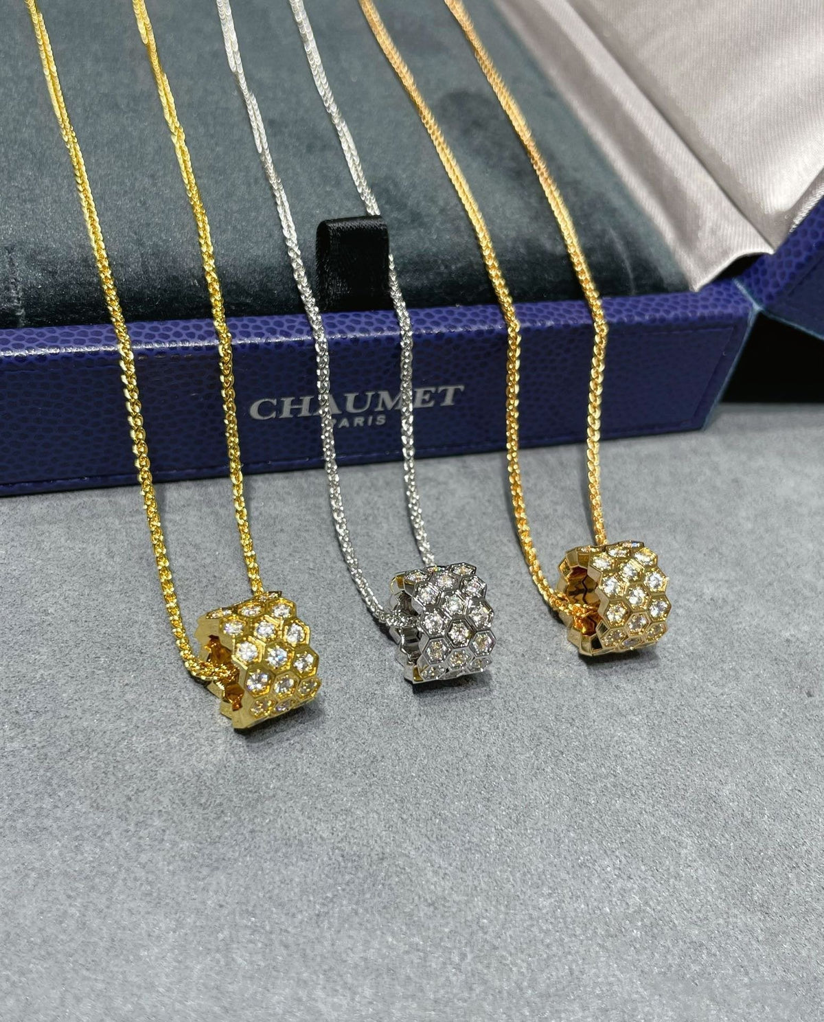 ¡®Lume Jewels¡¯BEE LOVE DIAMOND PAVED 3 ROW NECKLACE