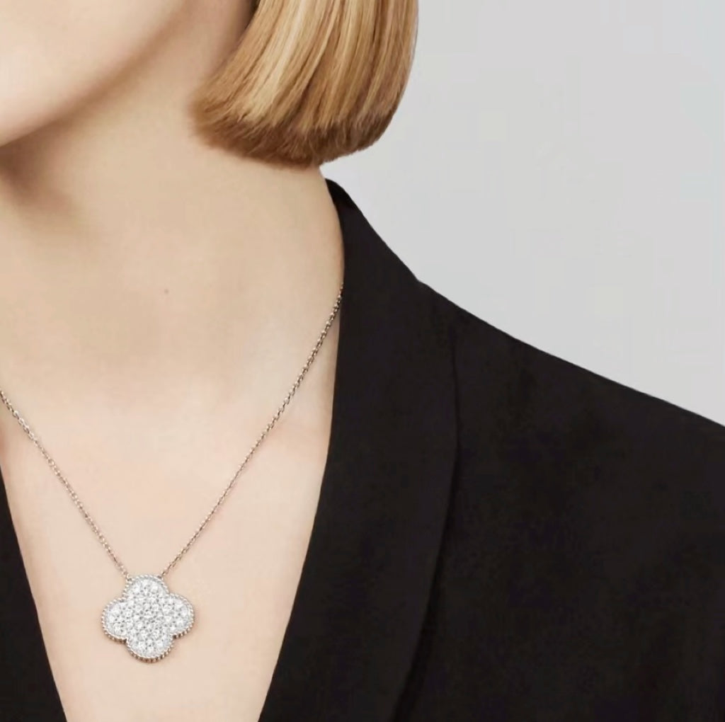 ¡®Lume Jewels¡¯CLOVER 25MM LARGE PENDANT DIAMOND PAVED SILVER NECKLACE