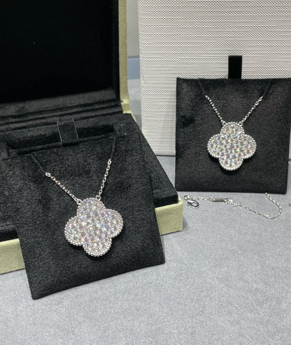 ¡®Lume Jewels¡¯CLOVER 25MM LARGE PENDANT DIAMOND PAVED SILVER NECKLACE