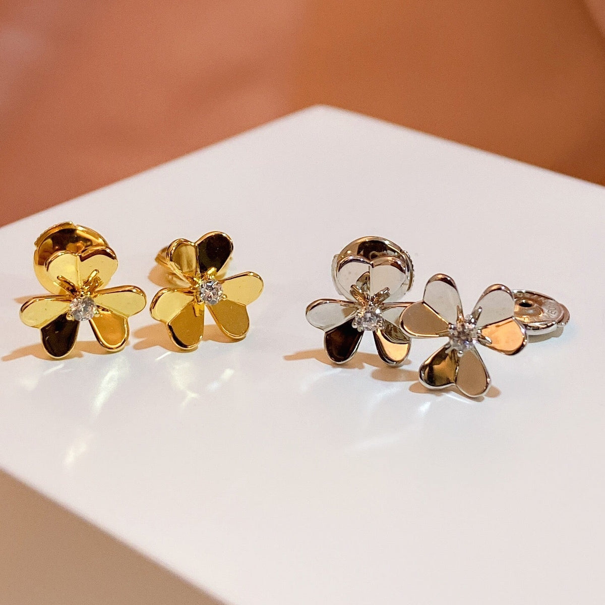 ¡®Lume Jewels¡¯FRIVOLE MINI FLOWER EARRINGS