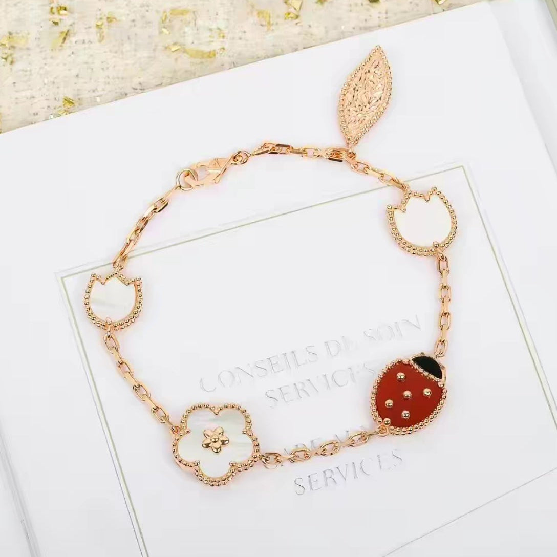 ¡®Lume Jewels¡¯LUCKY SPRING 5 MOTIF BRACELET