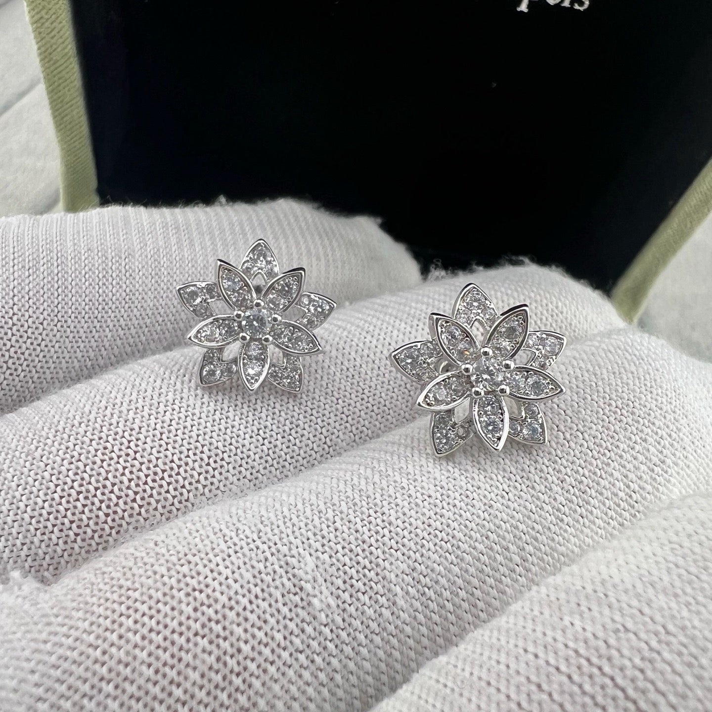 [Lume Jewels] Full Diamond Hollow Lotus Necklace Set