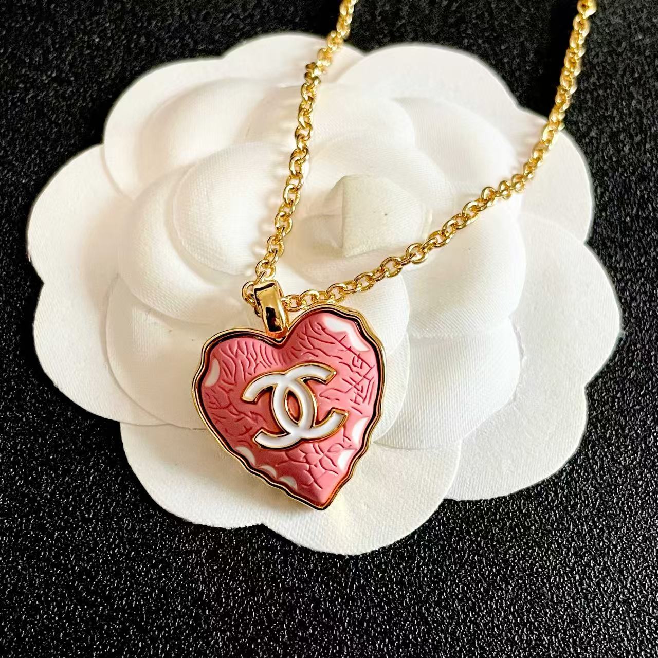 [Lume Jewels] Heart-shaped Necklace & Earring Set