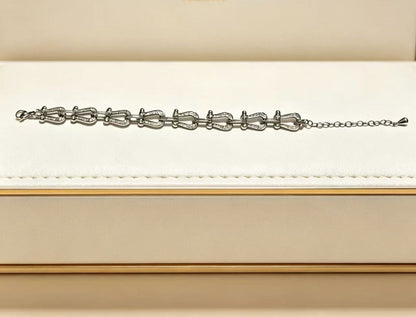 ¡®Lume JewelsDiamond-studded Horseshoe Bracelet