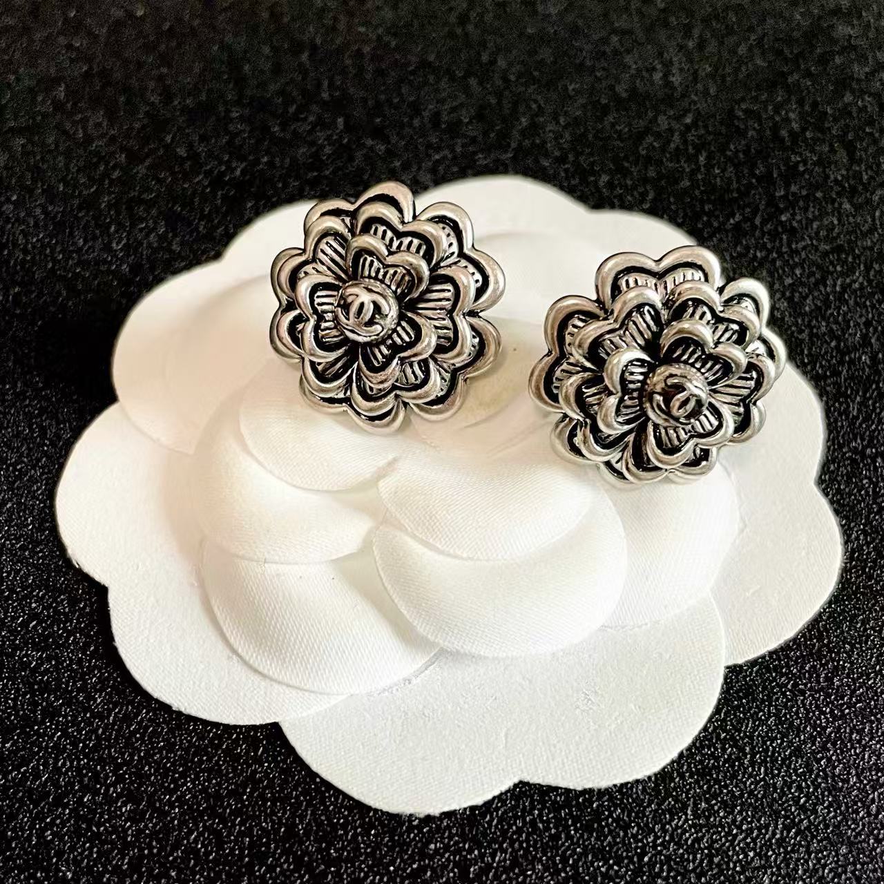 [Lume Jewels]Vintage Camellia Earrings
