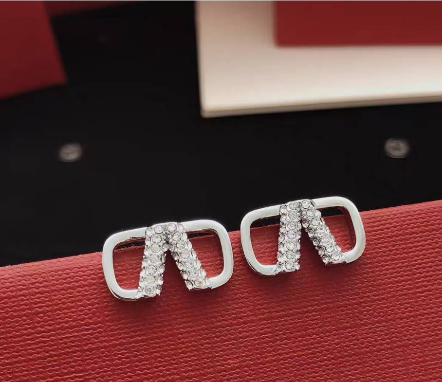 [Lume Jewels]V-shaped stud earrings