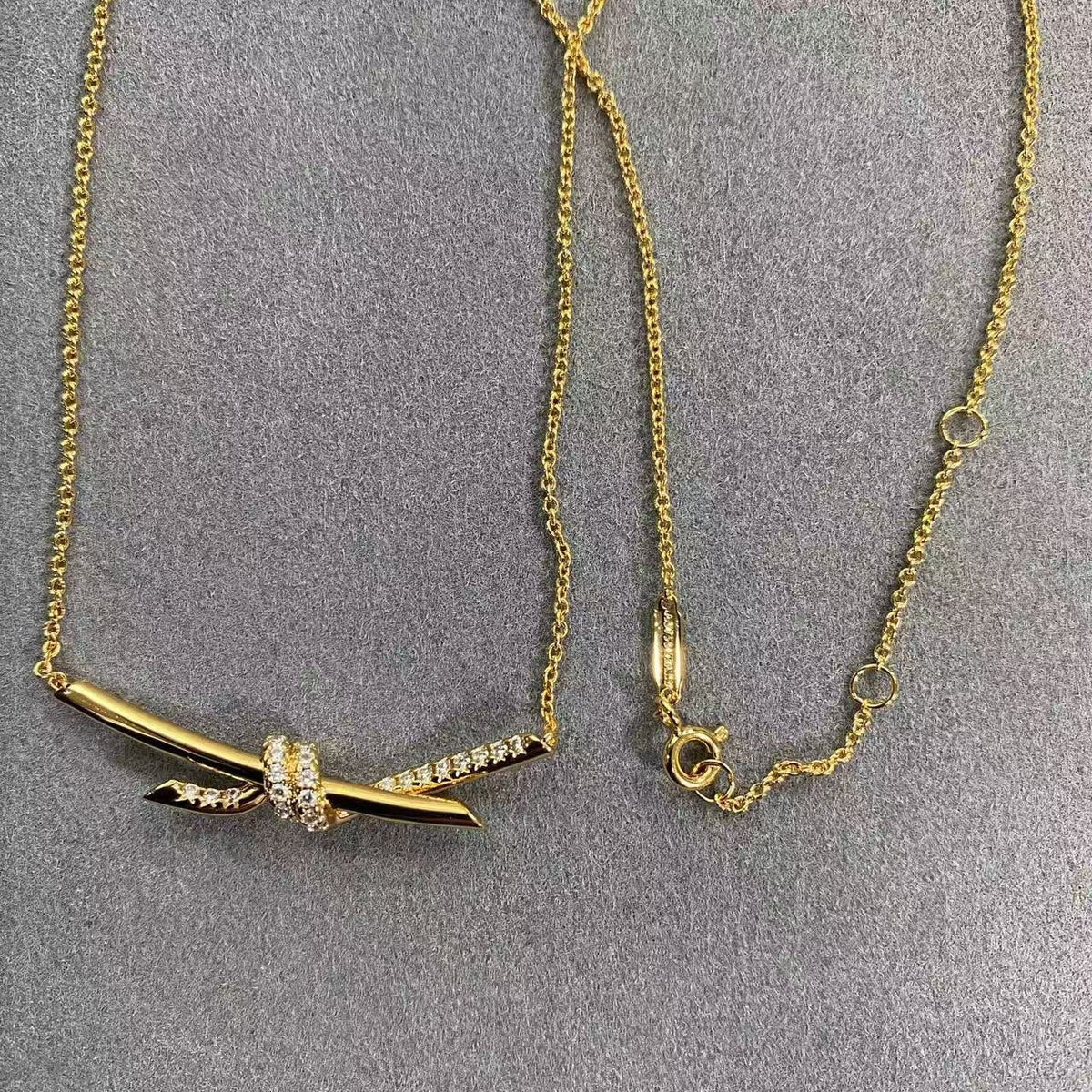[Lume Jewels]T House Diamond-Studded Knot Necklace