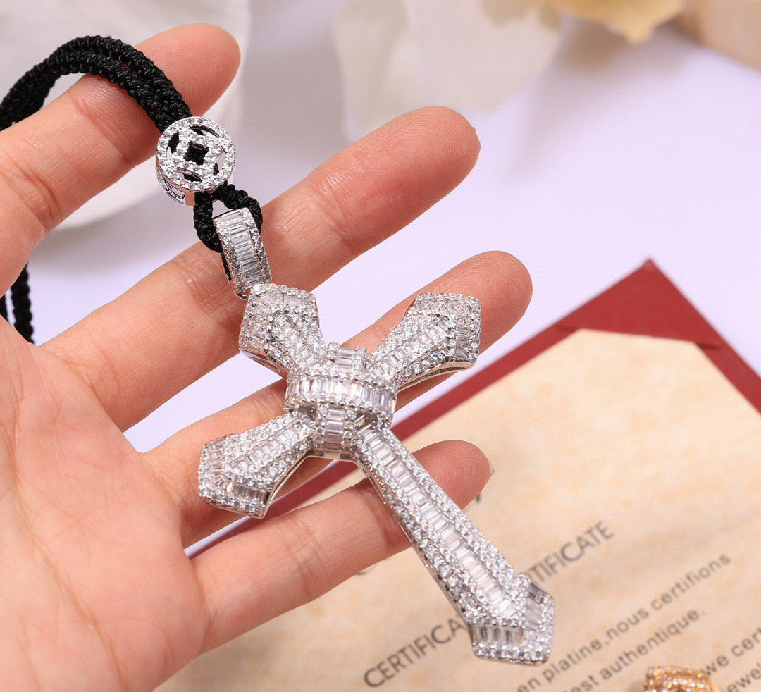¡®Lume Jewels¡¯Pave Cross Pendant Necklace