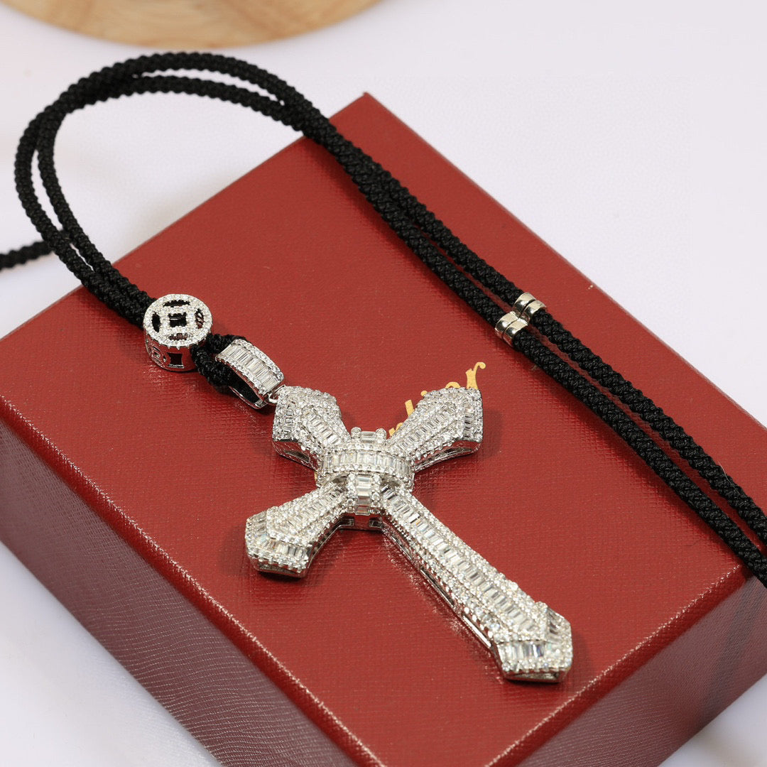 ¡®Lume Jewels¡¯Pave Cross Pendant Necklace