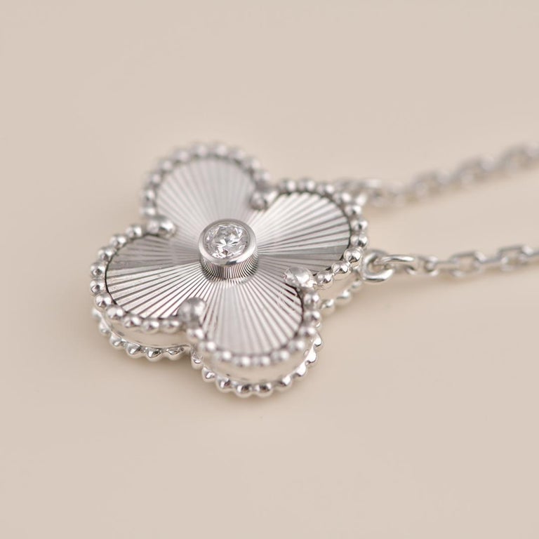 ¡®Lume Jewels¡¯CLOVER  15MM DIAMOND LASER NECKLACE SILVER