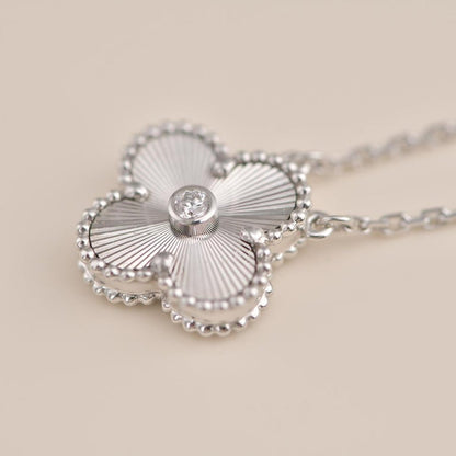 ¡®Lume Jewels¡¯CLOVER  15MM DIAMOND LASER NECKLACE SILVER
