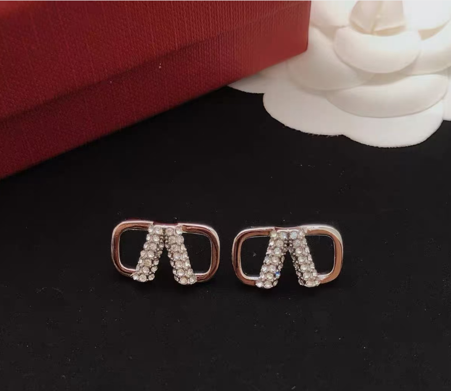 [Lume Jewels]V-shaped stud earrings