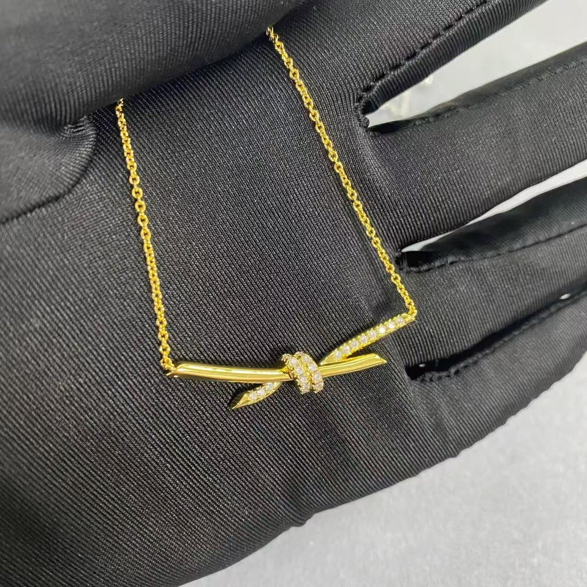 [Lume Jewels]T House Diamond-Studded Knot Necklace