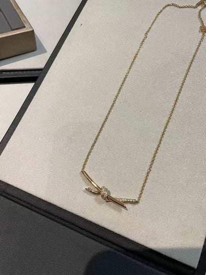 [Lume Jewels]T House Diamond-Studded Knot Necklace