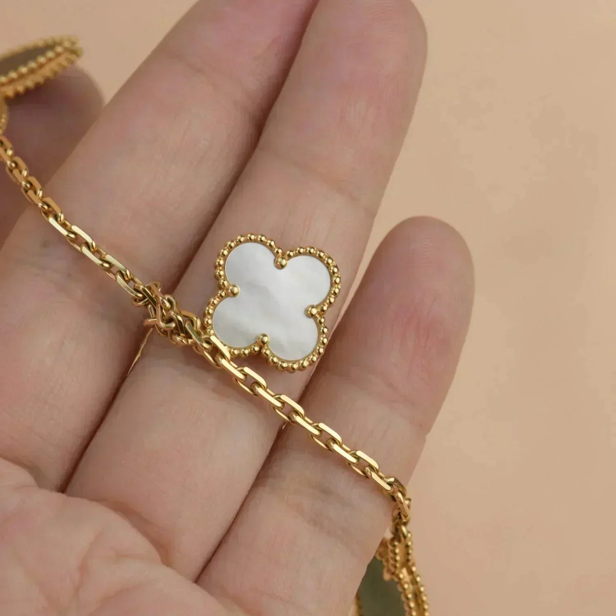 ¡®Lume Jewels¡¯LUCKY SPRING 5 MOTIF GOLD BRACELET