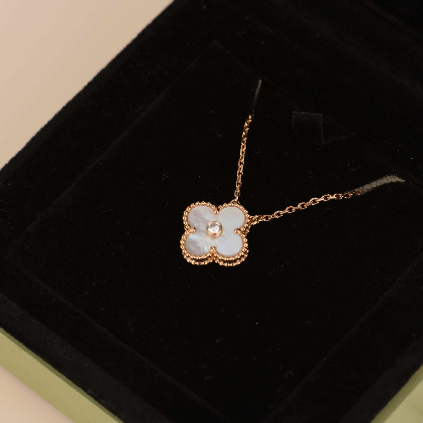 ¡®Lume Jewels¡¯CLOVER 15MM DIAMOND WHITE FRITILLARIA NECKLACE