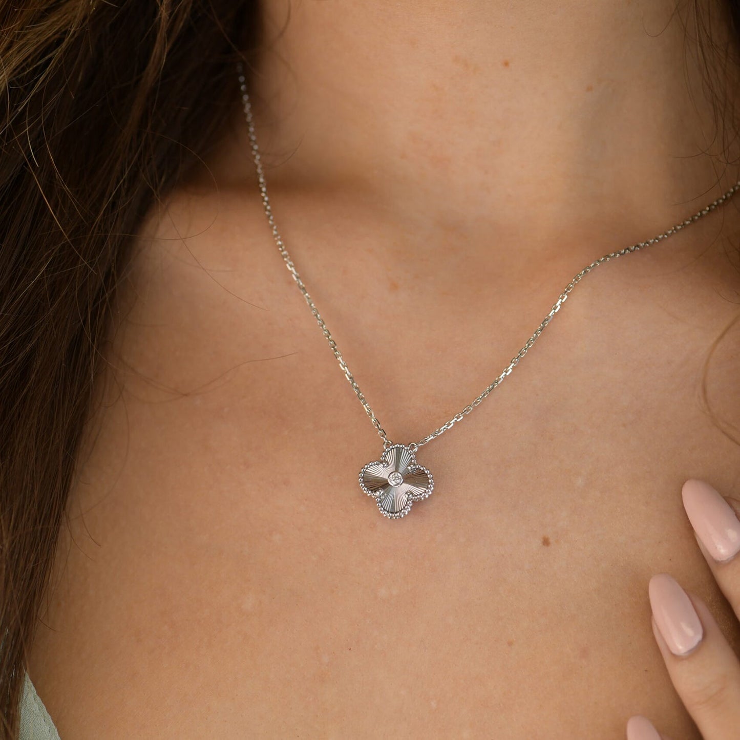 ¡®Lume Jewels¡¯CLOVER  15MM DIAMOND LASER NECKLACE SILVER