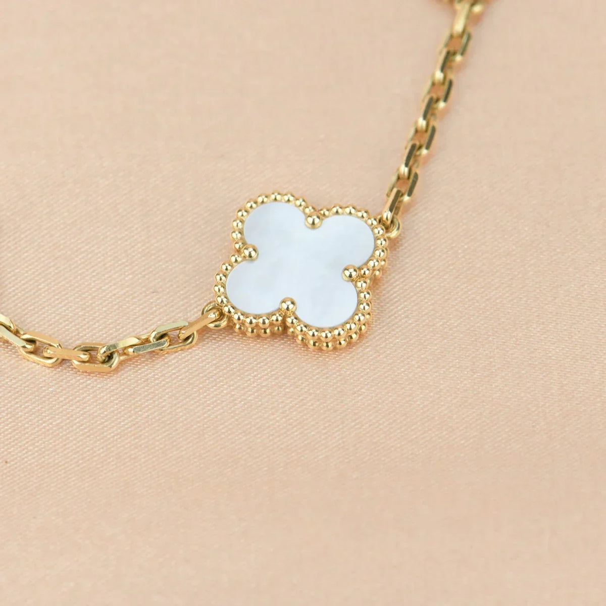 [Lume Jewels]New CLOVER WHITE PEARL MOP 5 MOTIF BRACELET COLLECTION