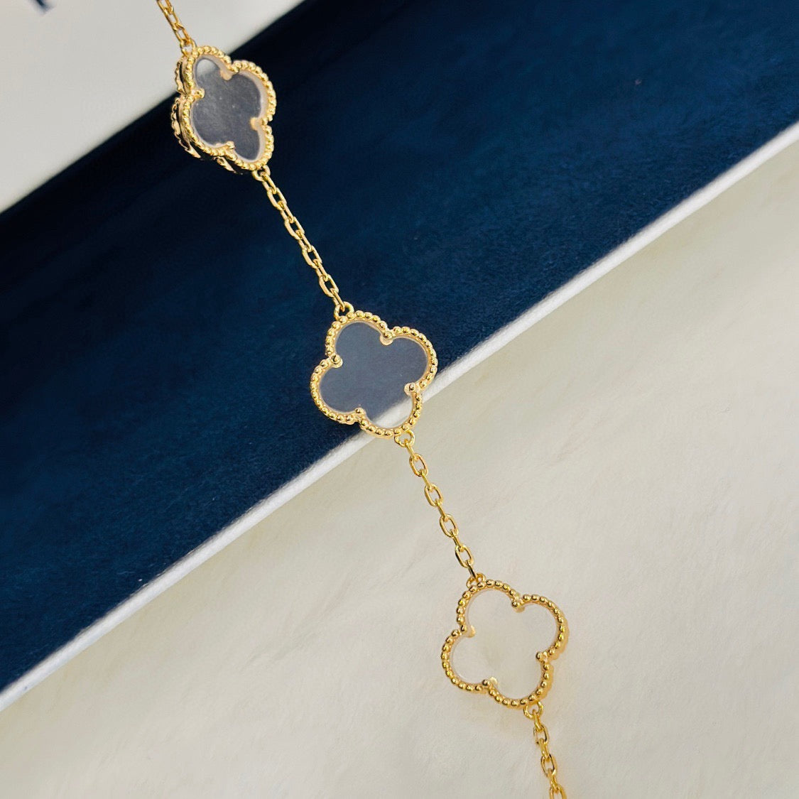 [Lume Jewels]New CLOVER 5 MOTIF ROCK CRYSTAL BRACELET