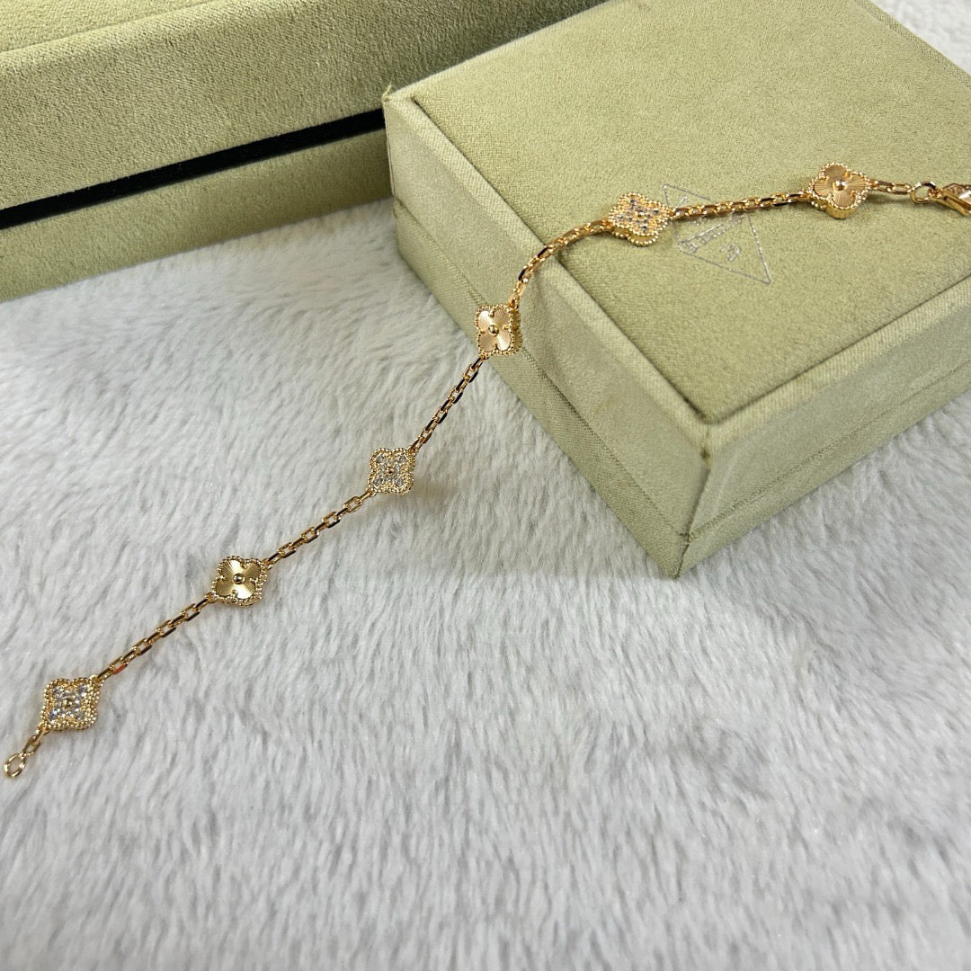 [¡®Lume Jewels¡¯]CLOVER 6 MOTIF DIAMOND LASER BRACELET