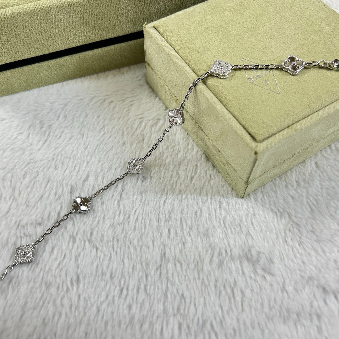 [¡®Lume Jewels¡¯]CLOVER 6 MOTIF DIAMOND LASER BRACELET