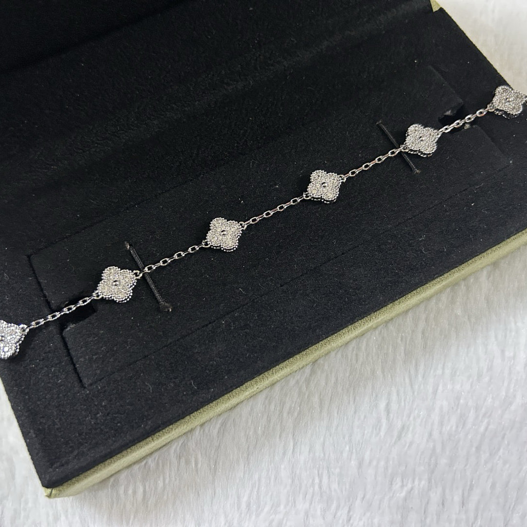[Lume Jewels]New CLOVER 6 MOTIF DIAMOND BRACELET
