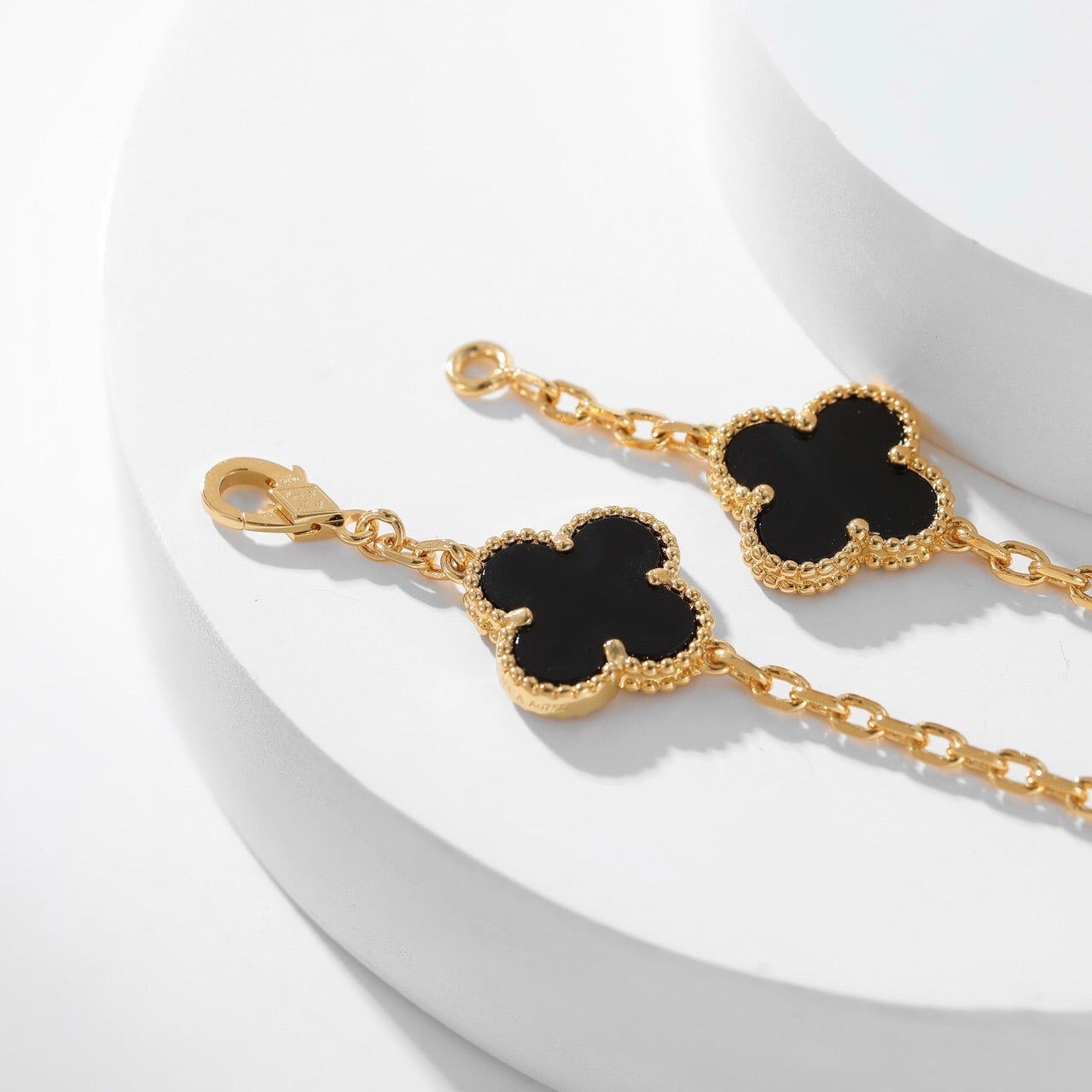 ¡®Lume Jewels¡¯CLOVER 10 MOTIFS ONYX NECKLACE