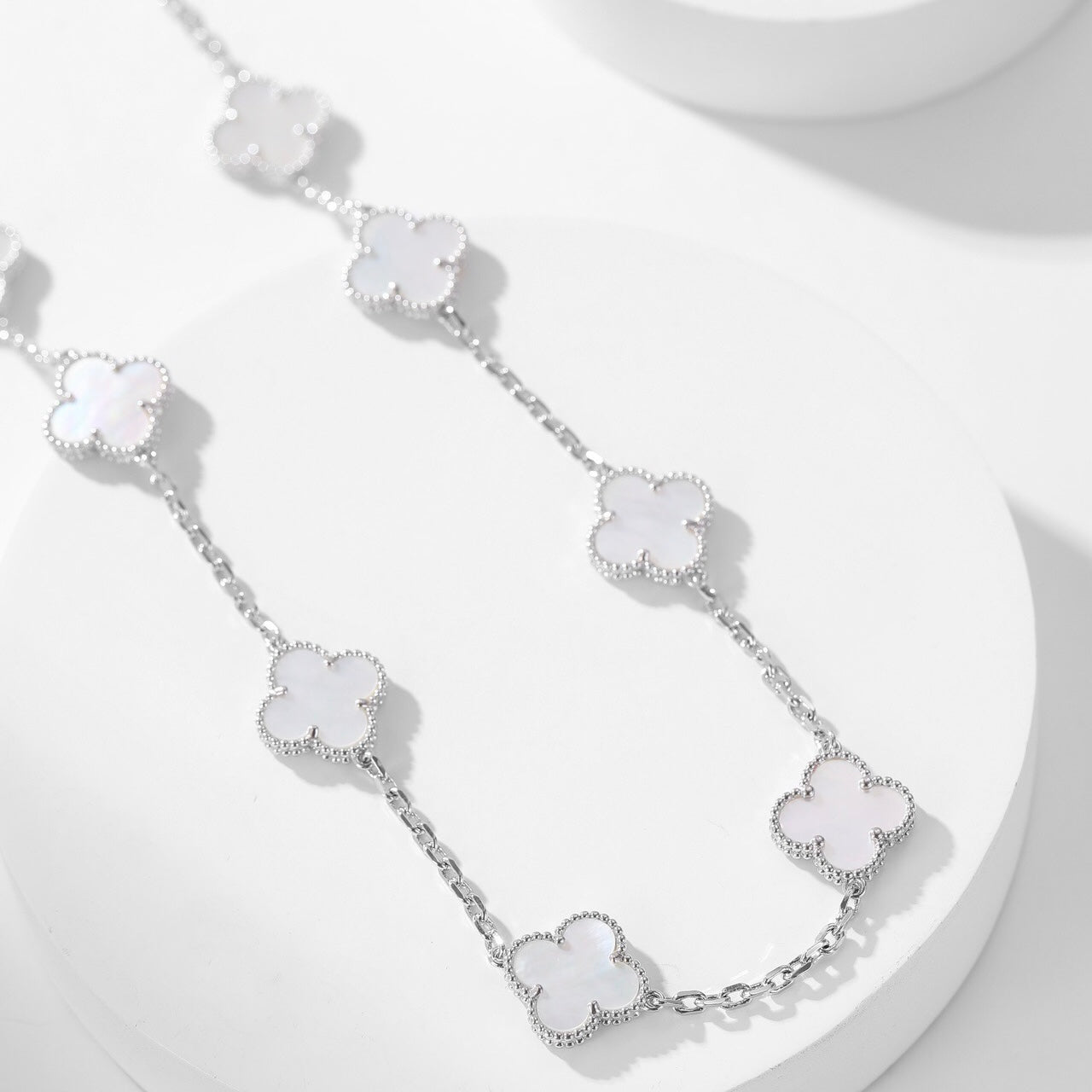 ¡®Lume Jewels¡¯CLOVER 10 MOTIFS WHITE MOTHER OF PEARL NECKLACE