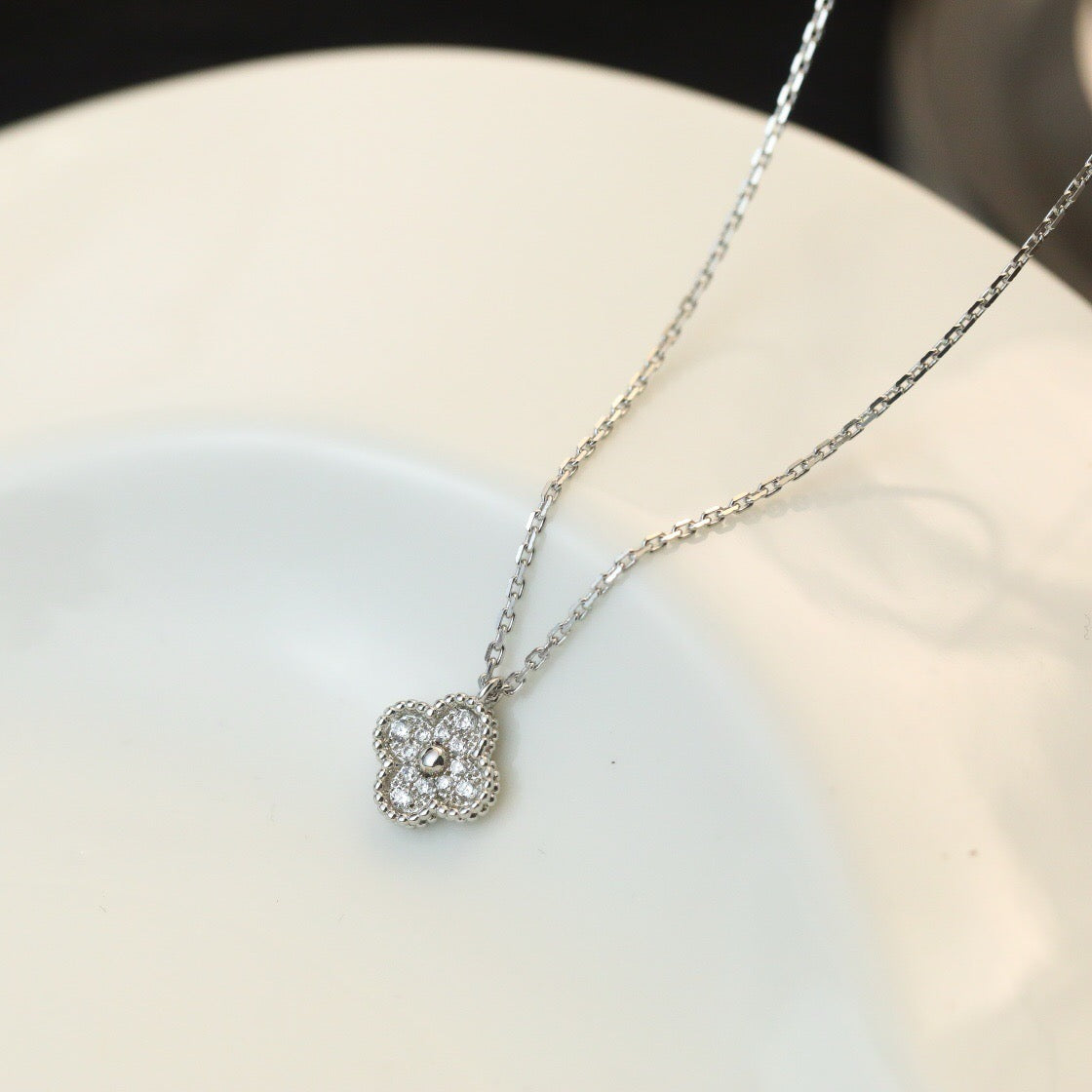 ¡®Lume Jewels¡¯CLOVER MINI 9.5MM PENDANT DIAMOND NECKLACE