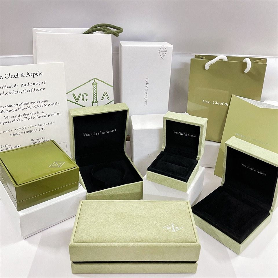 ¡®Lume Jewels¡¯VA CLOVER BRACELET NECKLACE RING BOX GIFT BAG