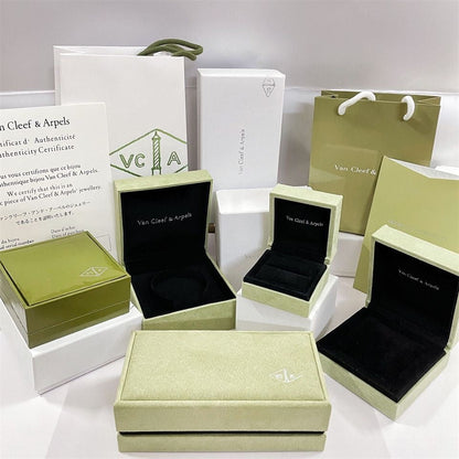 ¡®Lume Jewels¡¯VA CLOVER BRACELET NECKLACE RING BOX GIFT BAG