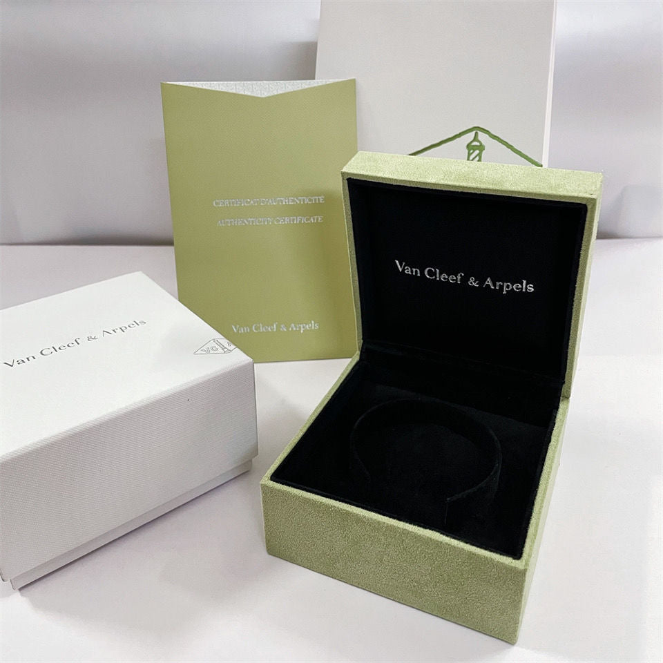 ¡®Lume Jewels¡¯VA CLOVER BRACELET NECKLACE RING BOX GIFT BAG