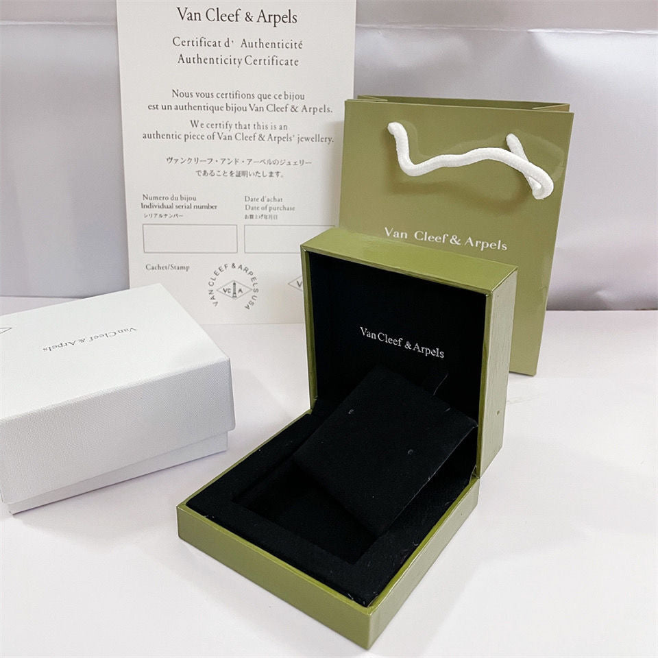¡®Lume Jewels¡¯VA CLOVER BRACELET NECKLACE RING BOX GIFT BAG