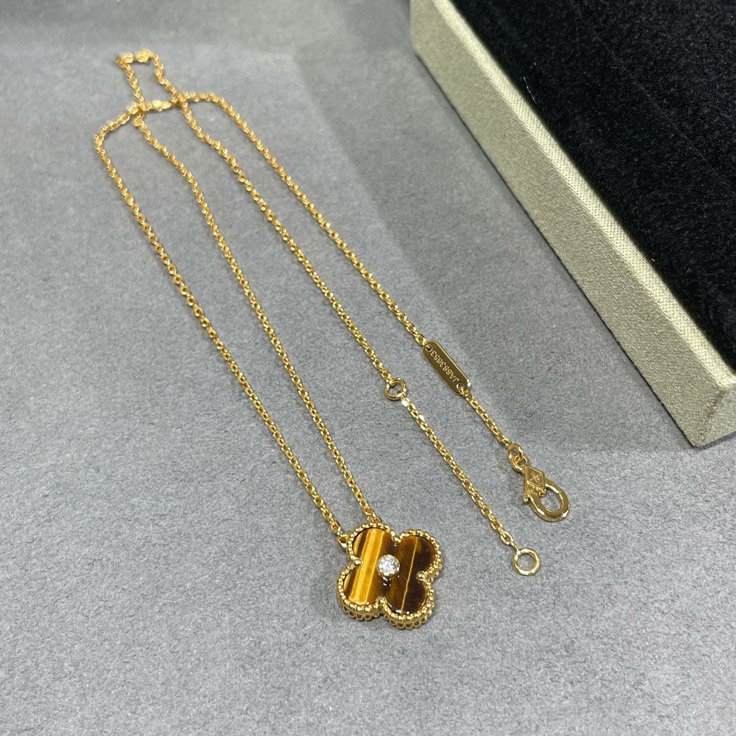 ¡®Lume Jewels¡¯CLOVER 15MM DIAMOND AND YELLOW TIGER'S EYE AGATE necklace