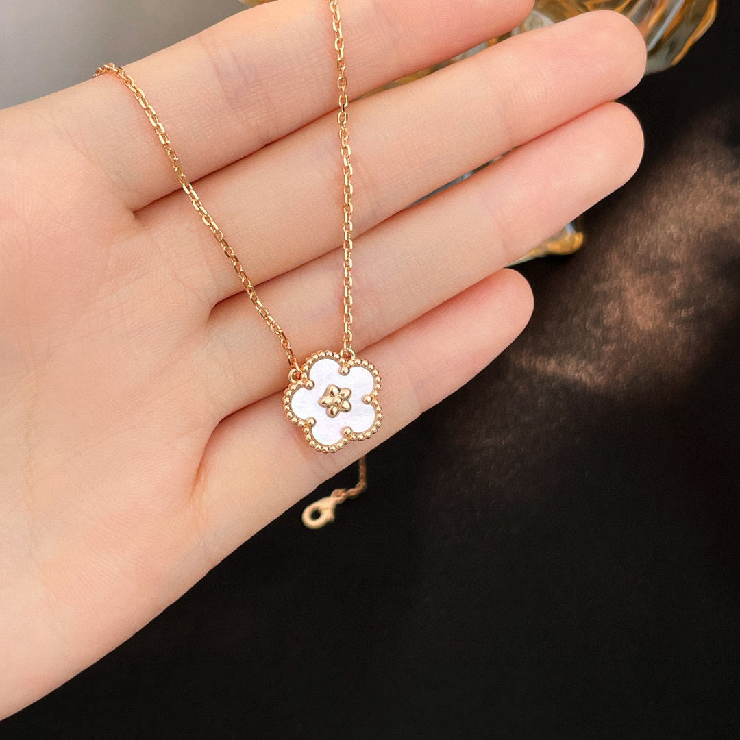¡®Lume Jewels¡¯LUCKY  WHITE MOP  PLUM BLOSSOM NECKLACE