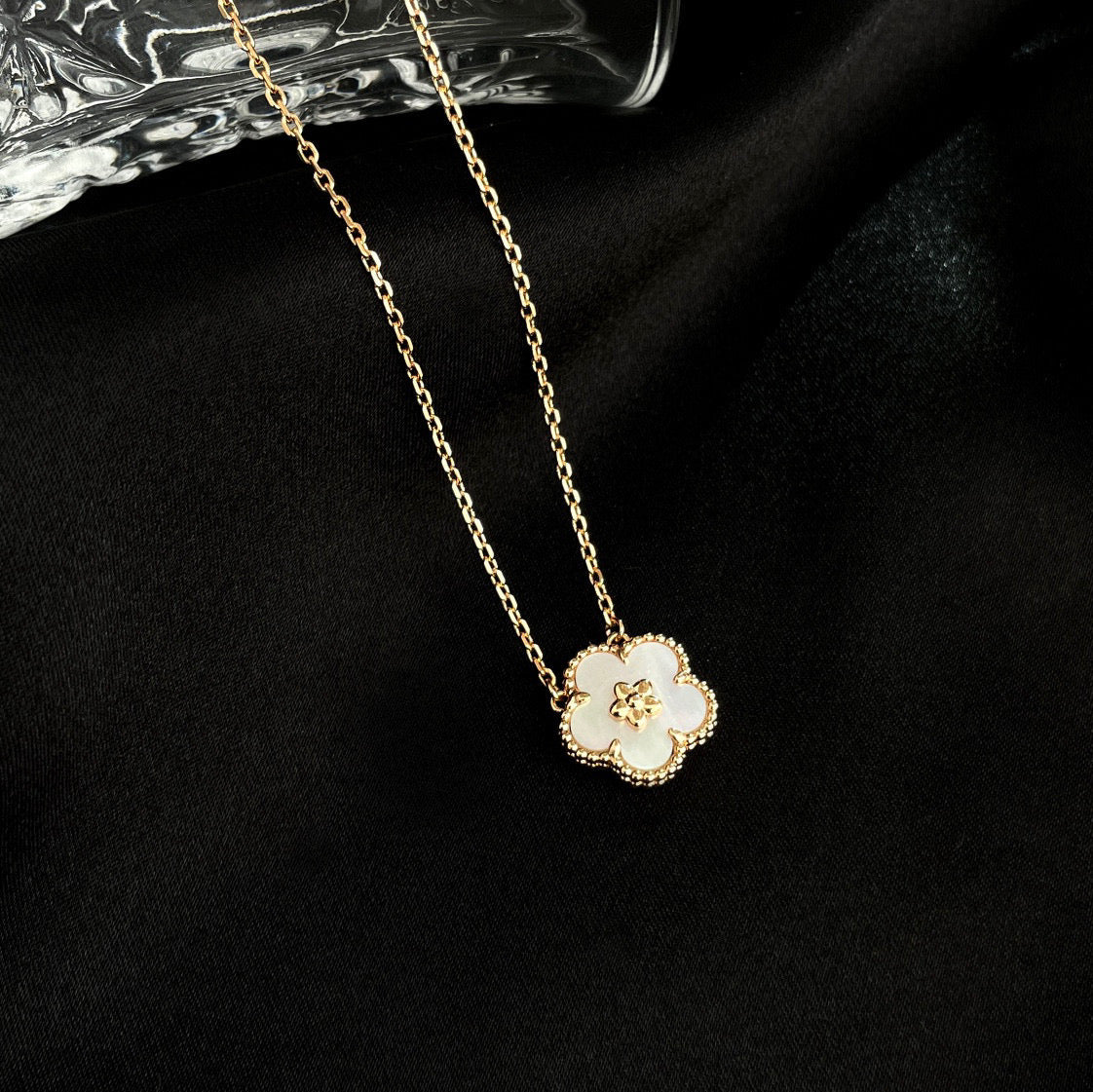 ¡®Lume Jewels¡¯LUCKY  WHITE MOP  PLUM BLOSSOM NECKLACE