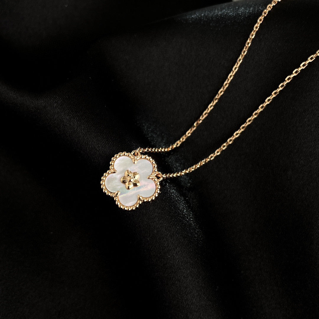 ¡®Lume Jewels¡¯LUCKY  WHITE MOP  PLUM BLOSSOM NECKLACE