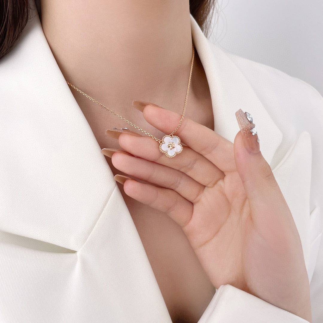 ¡®Lume Jewels¡¯LUCKY  WHITE MOP  PLUM BLOSSOM NECKLACE