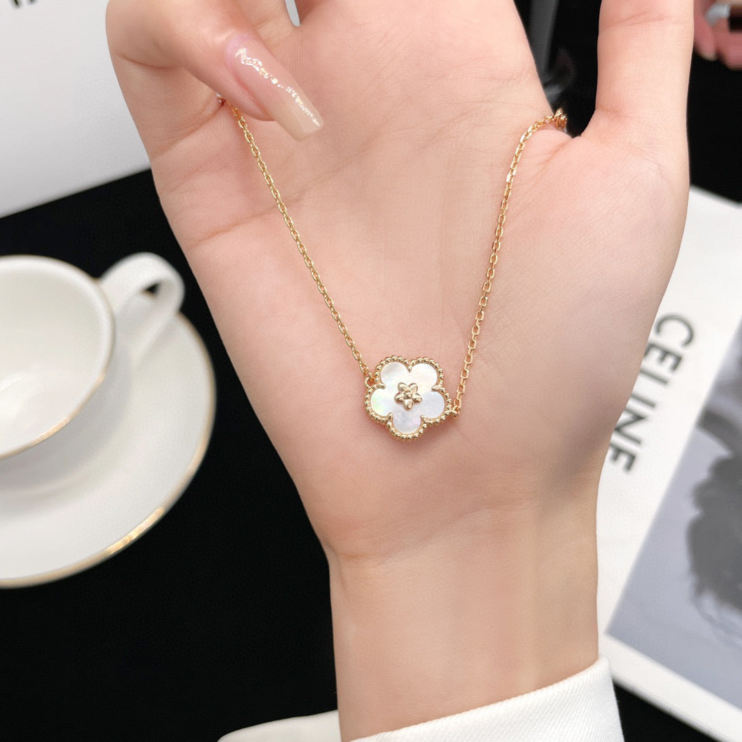 ¡®Lume Jewels¡¯LUCKY WHITE MOP PLUM BLOSSOM  BRACELET