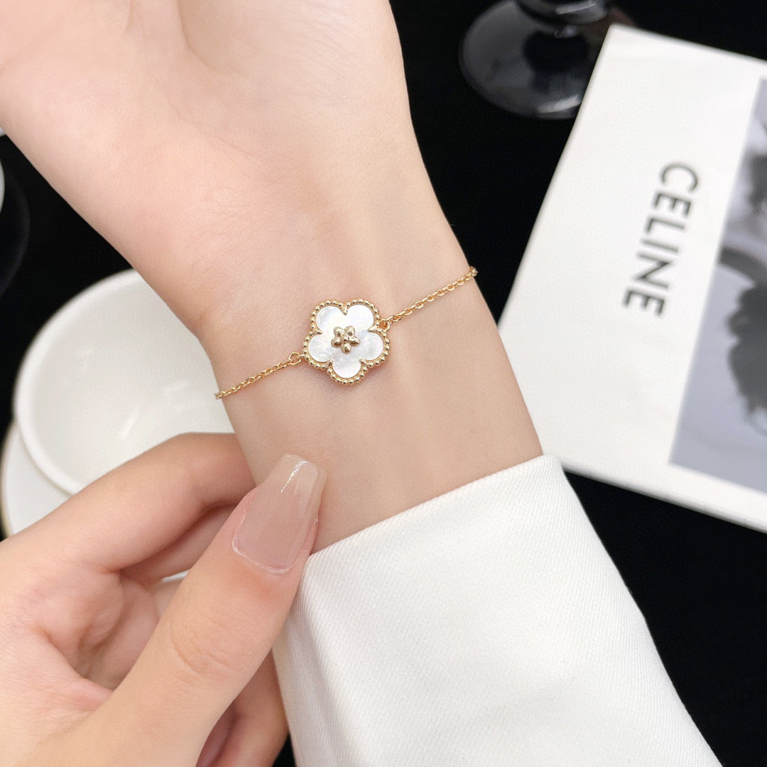¡®Lume Jewels¡¯LUCKY WHITE MOP PLUM BLOSSOM  BRACELET
