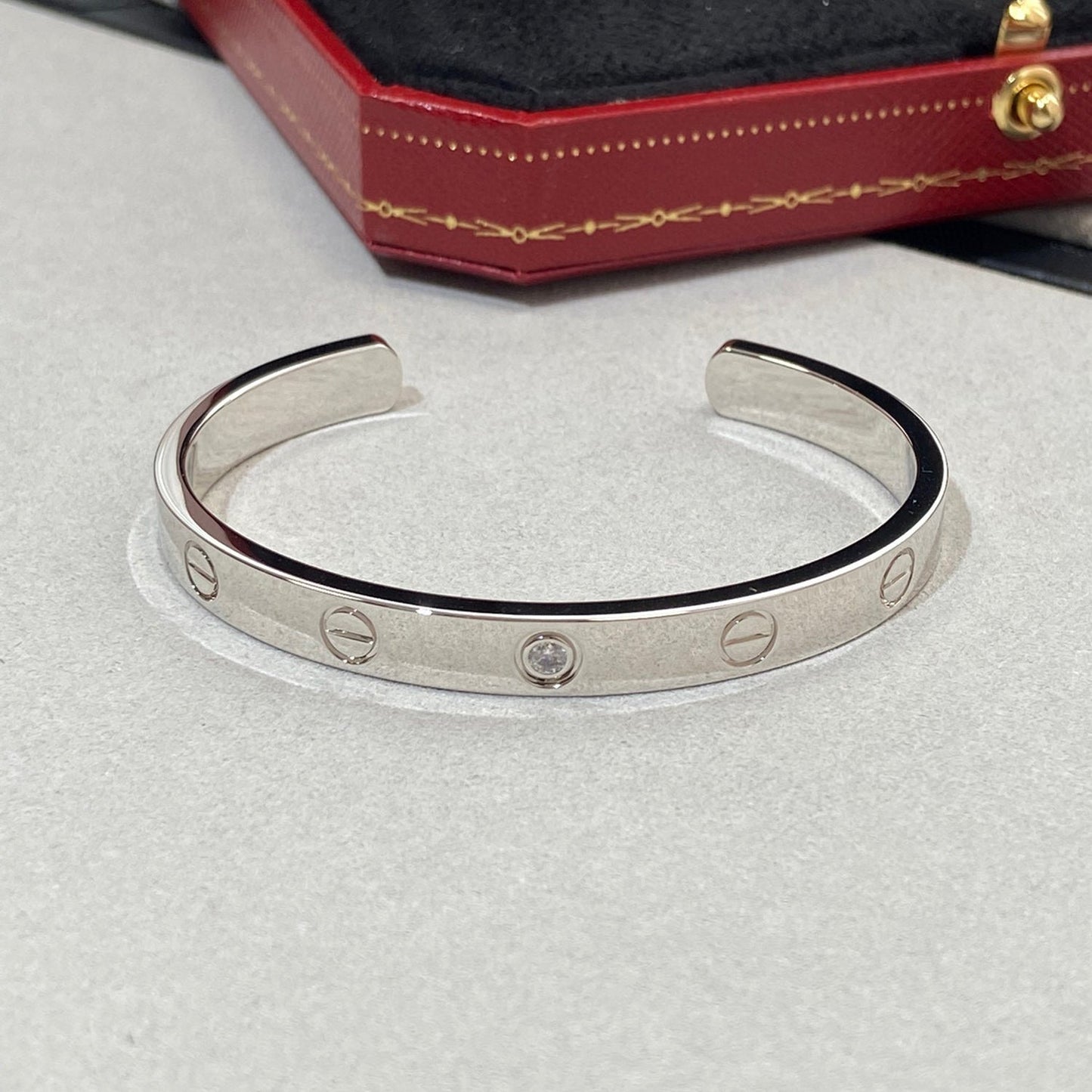 ¡®Lume Jewels¡¯LOVE BRACELET 6.1MM 1 DIAMOND OPEN CUFF