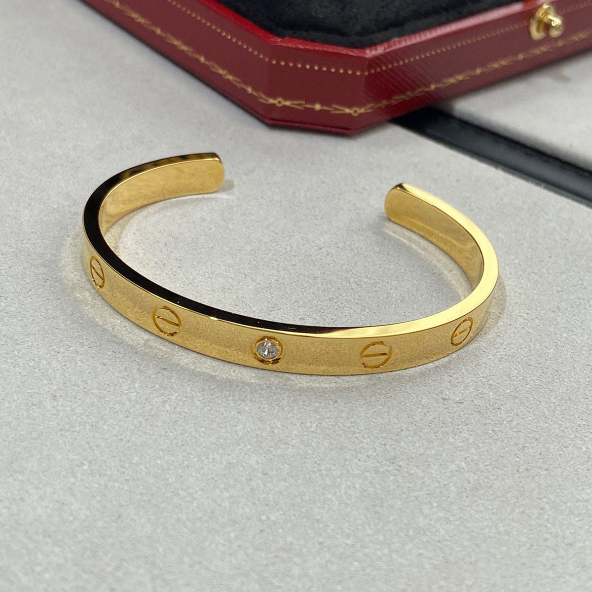 ¡®Lume Jewels¡¯LOVE BRACELET 6.1MM 1 DIAMOND OPEN CUFF