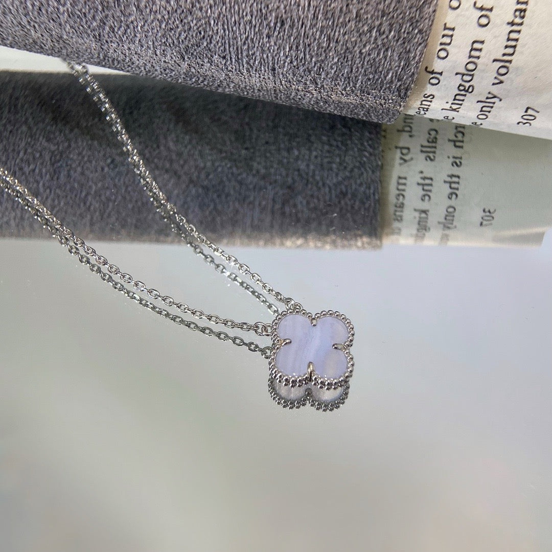 ¡®Lume Jewels¡¯CLOVER 15MM BLUE CHALCEDONY NECKLACE SILVER