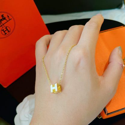 ¡®Lume Jewels¡¯H WHITE SQUARE GOLD NECKLACE