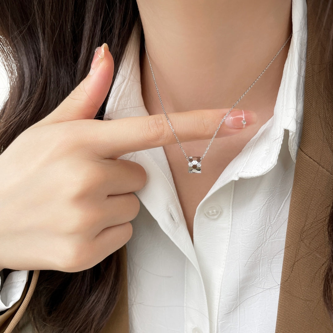¡®Lume Jewels¡¯BEE MINI PEDANT DIAMOND NECKLACE
