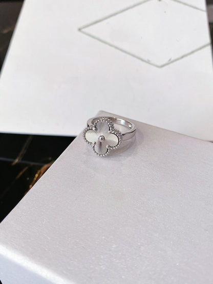 ¡®Lume Jewels¡¯CLOVER SILVER RING