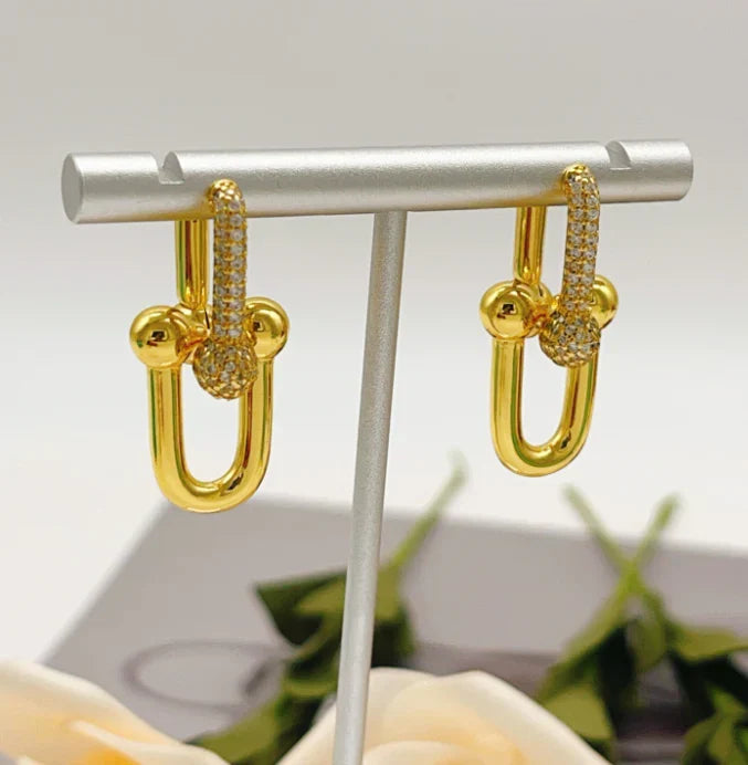 [Lume Jewels]TF HORSESHOE BUCKLE DIAMOND EARRINGS