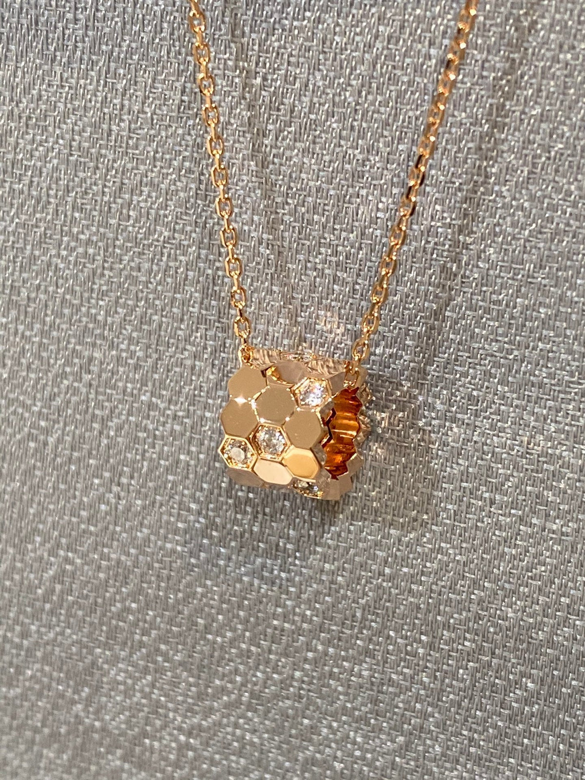 ¡®Lume Jewels¡¯BEE LOVE DIAMOND NECKLACE
